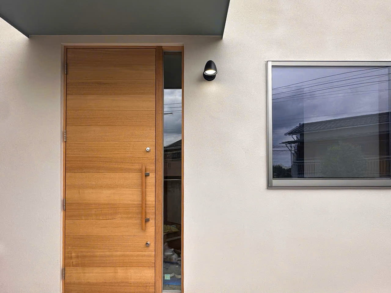 木製の玄関ドア